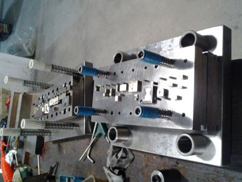 台前模具制造-12