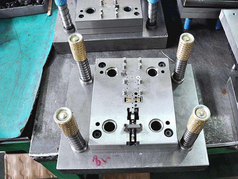 台前模具制造-01